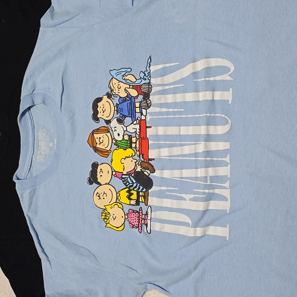 3 T-shirts. SIZE: SMALL and Medium - Picture 3 of 4